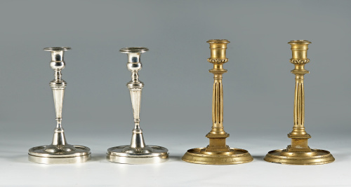 Pareja de candeleros en bronce dorado, S. XVIII.