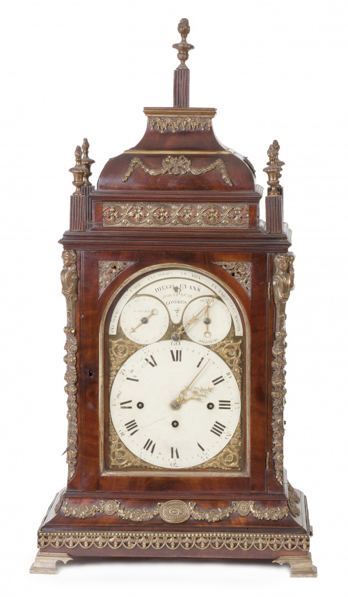 Reloj Bracket Jorge III de madera de caoba y bronce aplicad