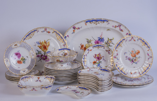 Vajilla de porcelana esmaltada y dorada.Berlín KPM, ffs. 