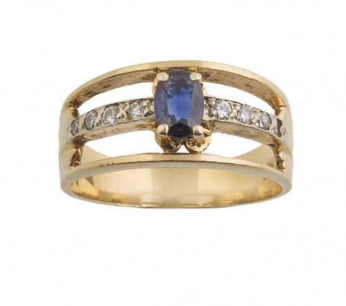 Sortija calada con línea central de zafiro oval entre banda