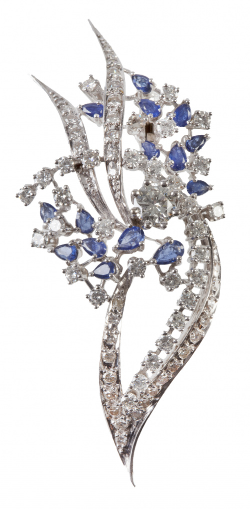 Broche con ramas de brillantes combinadas con racimos de za