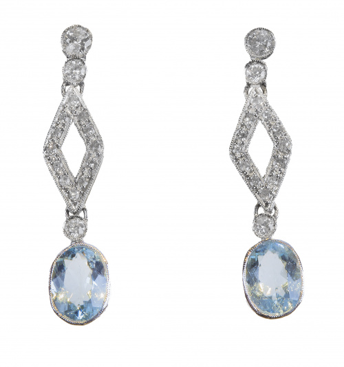 Pendientes largos con brillantes y aguamarinas colgantes de