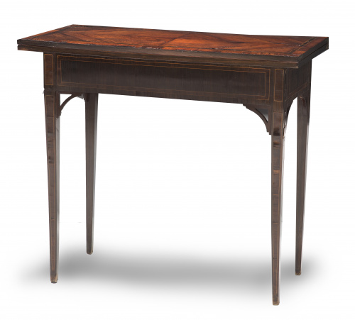 Mesa de juego de madera de caoba y marquetería.España, pp