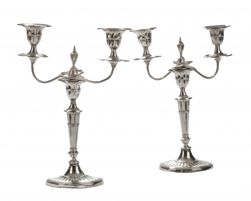 Pareja de candelabros en plata que se transforman en candel