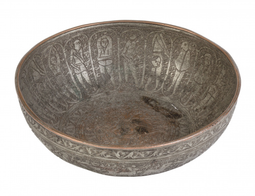 Cuenco en metal con decoración grabada.Trabajo persa, S. 