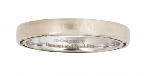 Sortija alianza DAMIANI, codiseñada por Brad Pitt, con bril