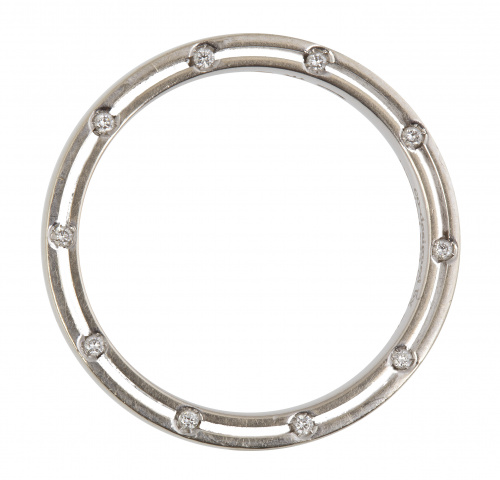 Sortija alianza DAMIANI, codiseñada por Brad Pitt, con bril