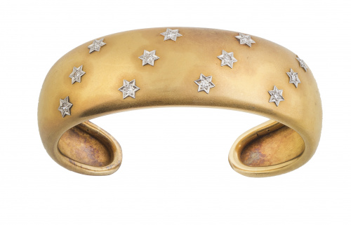 Brazalete rígido ancho c.1900 en oro mate con estrellas de 