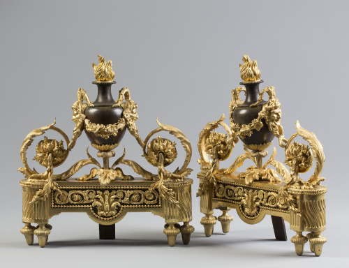 Pareja de "chenets" Napoleón III de bronce dorado y pavonad