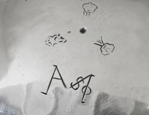 Chocolatera de plata en su color con mango de madera. Con m