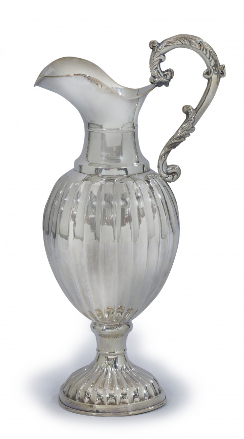 Jarro de plata en su color, S. XX