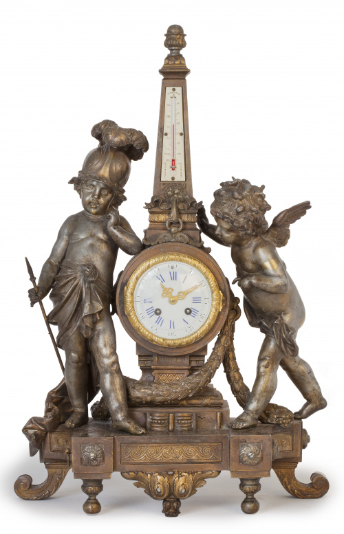 Reloj de estilo Luis XVI de bronce patinado.Francia, ff. 