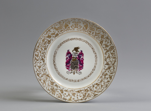 Plato Luis Felipe en porcelana esmaltada con escudo nobilia