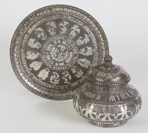 Depósito con plato en metal Bidri.Dinastia Mughal, India,