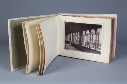 Albúm de fotografías con vistas de Roma y sus obras de arte