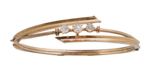 Brazalete rígido pp. S. XX con tres símil brillante en el c