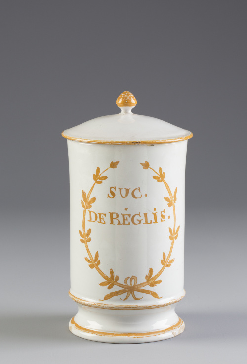 Bote con tapa en céramica esmaltada en ocre con la inscripc