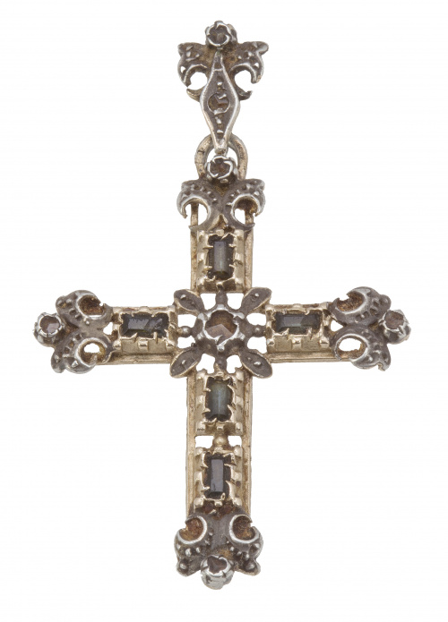 Cruz colgante S. XVIII en plata vermeill con adornode grana