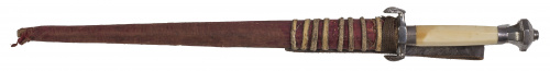 Daga con empuñadura en hueso con veneras de acero, S. XVIII