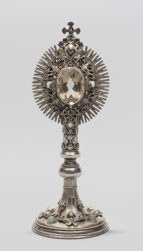 Relicario de pie con piedra y piedras semipreciosas.S. XI