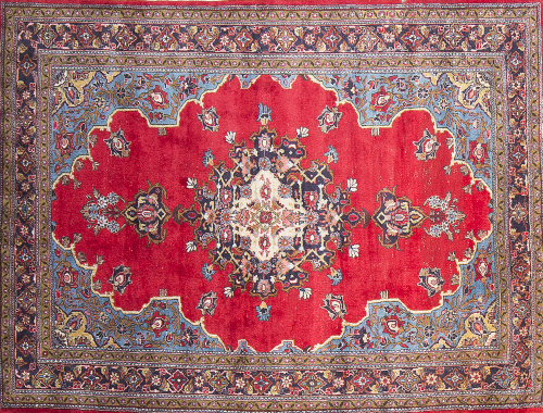 Alfombra persa en lana de campo rojo.