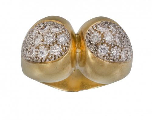 Sortija con dos centros bombée adornados por lágrima de pav