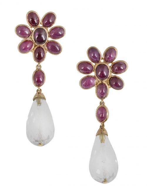 Pendientes largos con flor de cabuchones de rubíes y perill