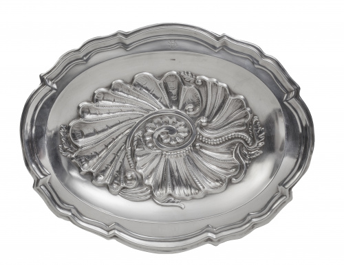 Fuente ovalada con perfil ingletado, siguiendo modelos del 