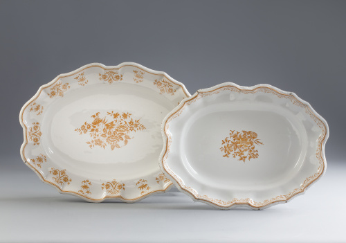 Dos fuentes de contorno ingletado de diferente tamaño, esma