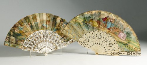 Abanico con varillaje de nácar. País con juegos de jardín y