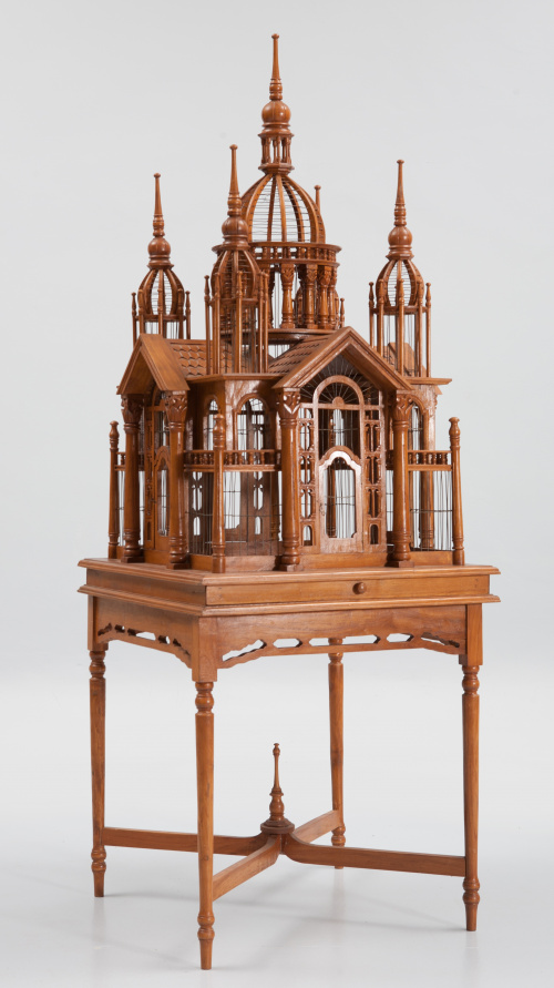 Jaula de forma arquitectónica en madera, S. XX.