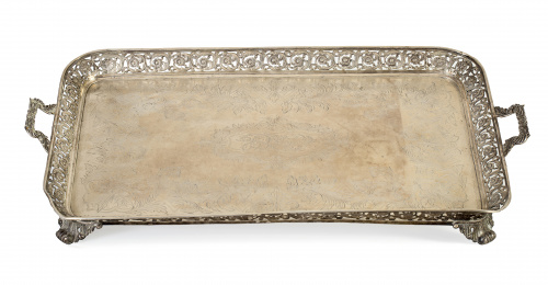  Bandeja de plata con decoración grabada.Oporto, 1870-1877