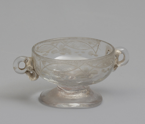 Salero de vidrio con decoración grabada a rueda.La Granja