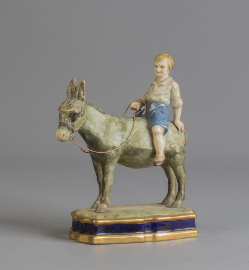 Niño en burro, cerámica esmaltada.Antonio Peyró (1930-194