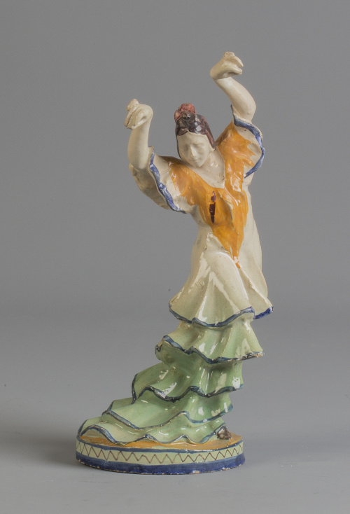 Gitana de cerámica esmaltada, con traje blanco.Triana, pp