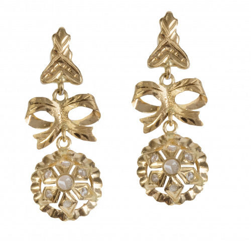 Pendientes largos de pp. S. XX con rosetón de zafiros blanc