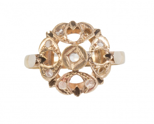 Sortija rosetón de pp. S. XX calada y adornada con zafiros 