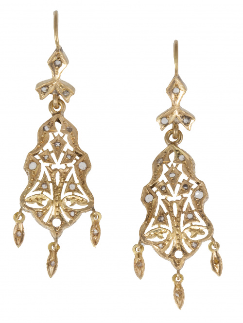 Pendientes de pp. S. XX de zafiros blancos con forma acampa