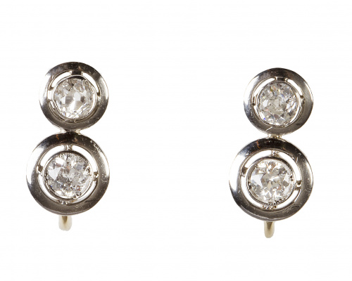 Pendientes Art-Decó con dos chatones de brillantes alineados