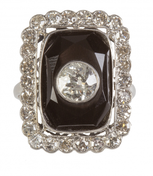 Sortija Art-Decó de ónix y brillantes en diseño rectangular
