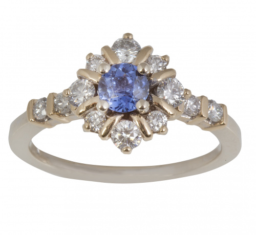 Sortija con zafiro de talla oval orlado de brillantes 
