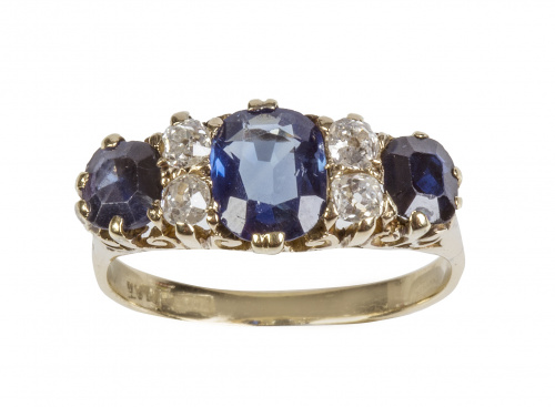 Sortija con tres zafiros talla oval de tamaño decreciente h