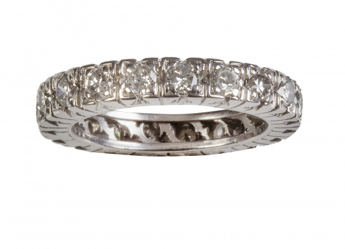 Sortija alianza completa de brillantes engastados en garras