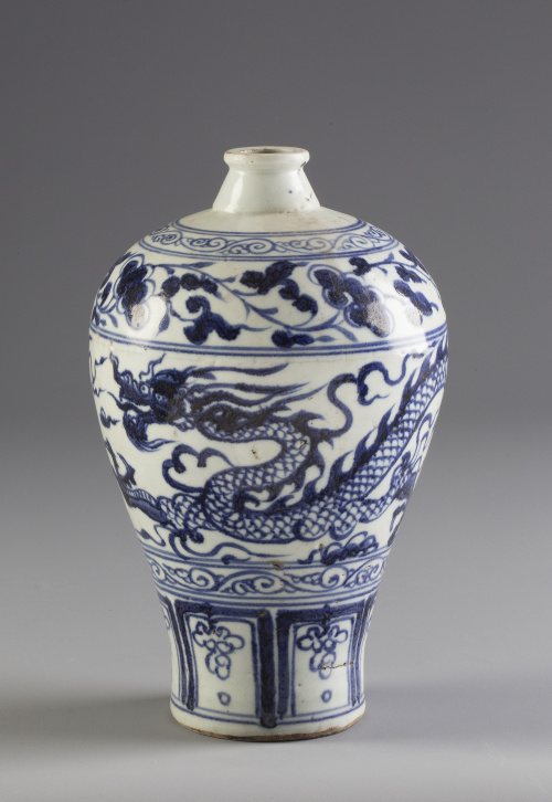 "Meiping" en porcelana esmaltada en azul y blanco.China, 