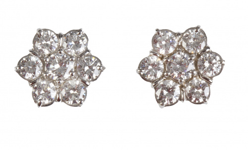 Pendientes rosetón de brillantes compuestos por siete brill