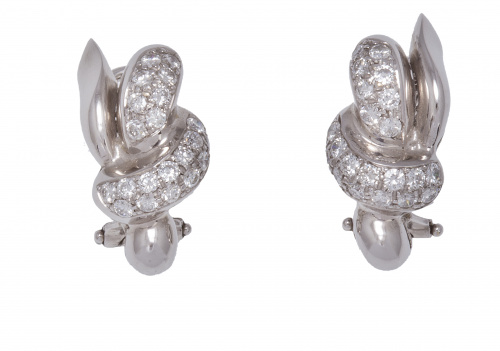 Pendientes de pavé de brillantes con diseño de banda anudada