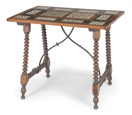 Bufete en nogal, hueso y madera ebonizada.Trabajo español, h.