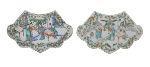 Pareja de placas en porcelana esmaltada de la familia verde
