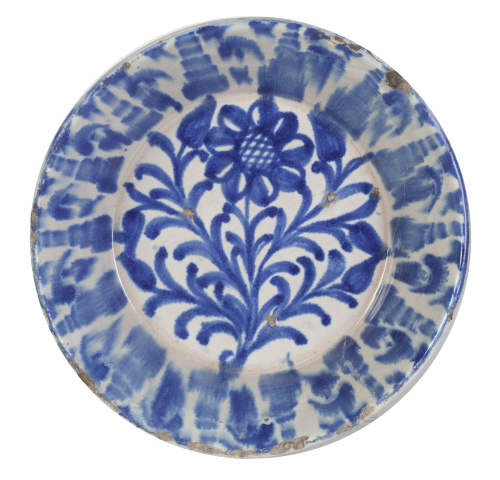 Lebrillo de cerámica esmaltada en azul de cobalto con flor.