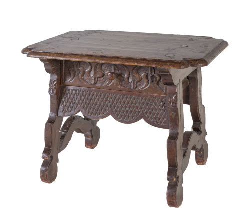 Mesa en madera tallada.Norte de España, S. XVIII